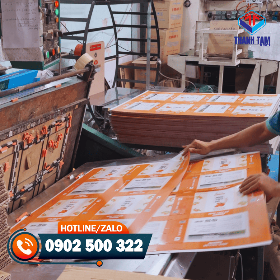 hộp giấy hồng treo gió