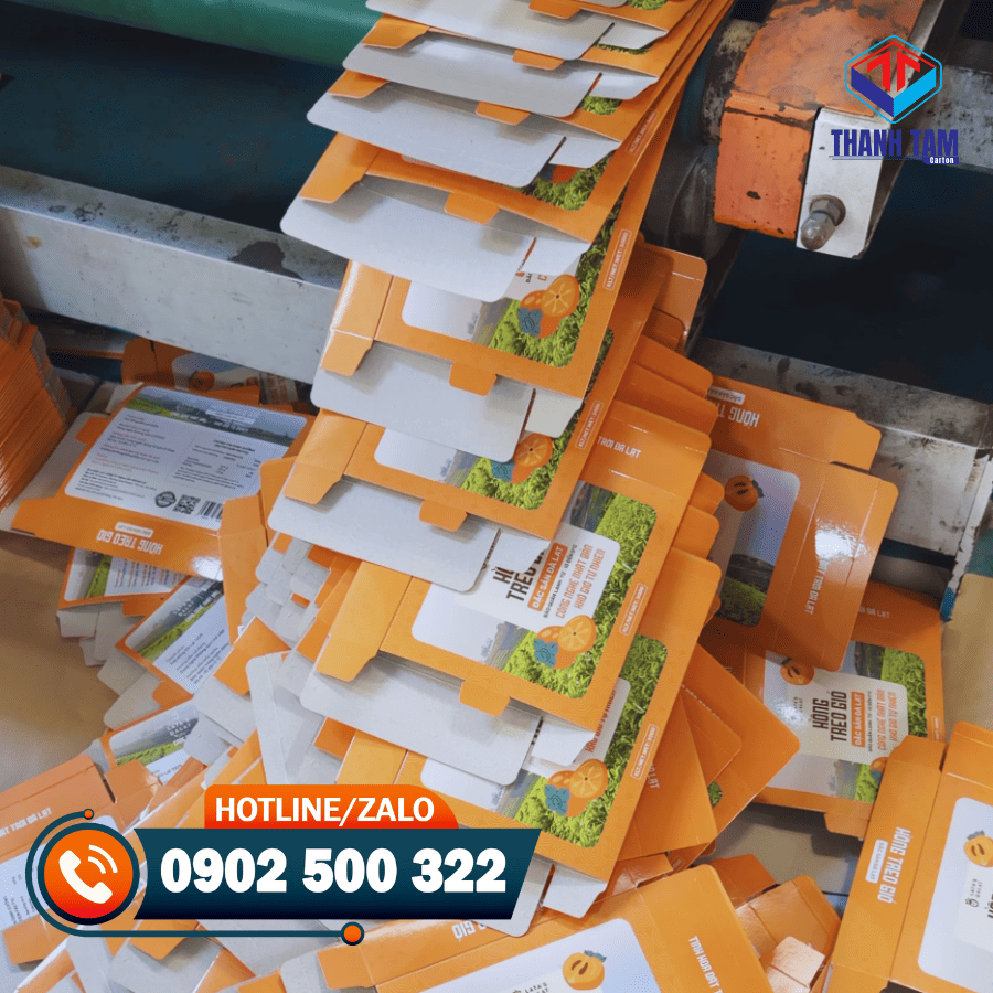 hộp giấy hồng treo gió